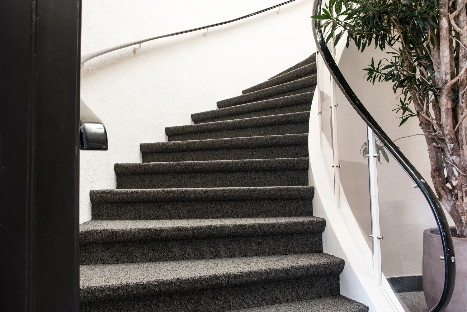 Pranie wykładzin biurowych Warszawa