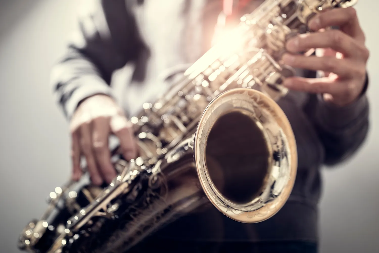 Dlaczego saksofon piszczy?